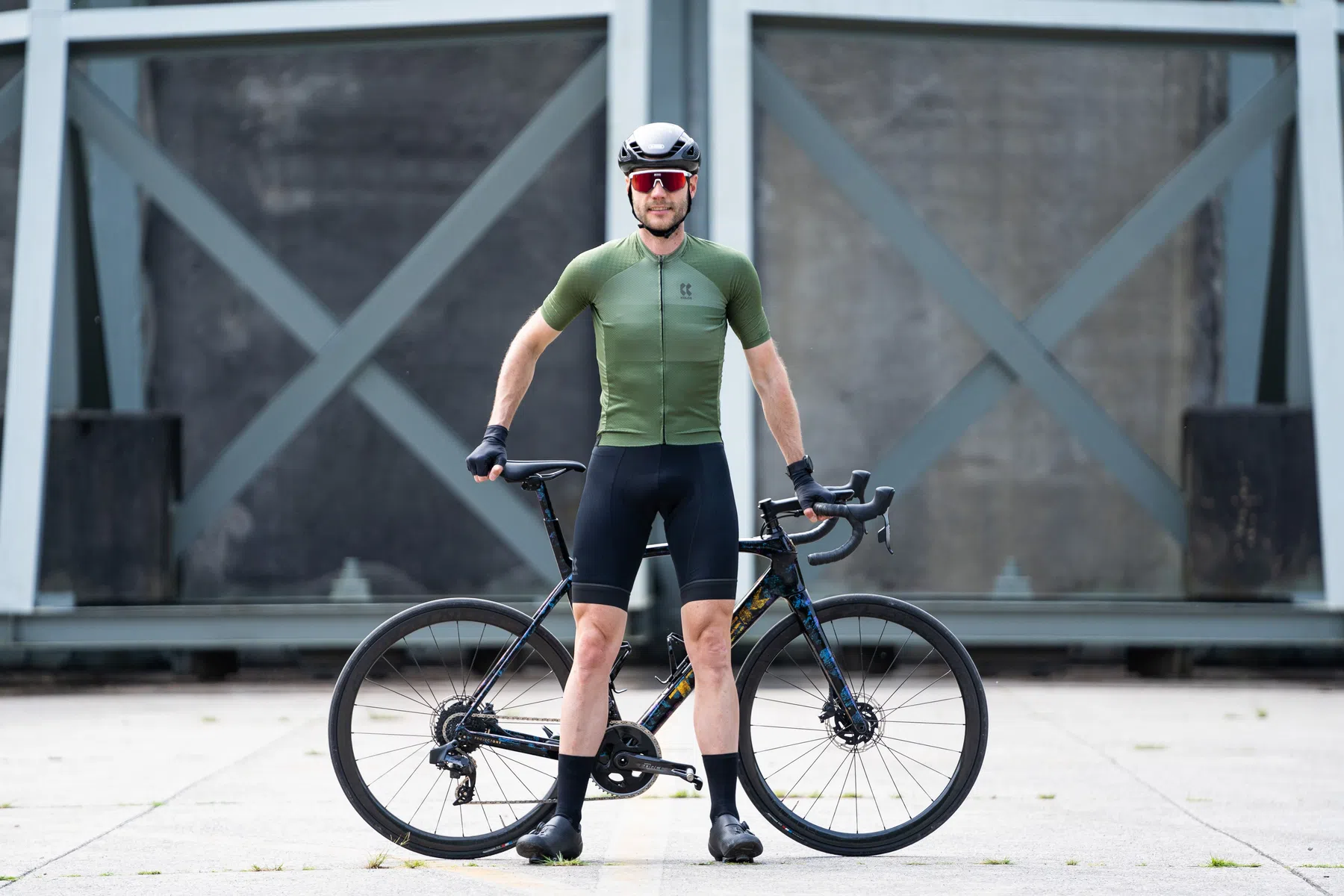 2021-06-09 Gijs Ferkranus _ TRLS - Bicycling Kleding Shoot Vliegbasis Soesterberg-00071.jpg