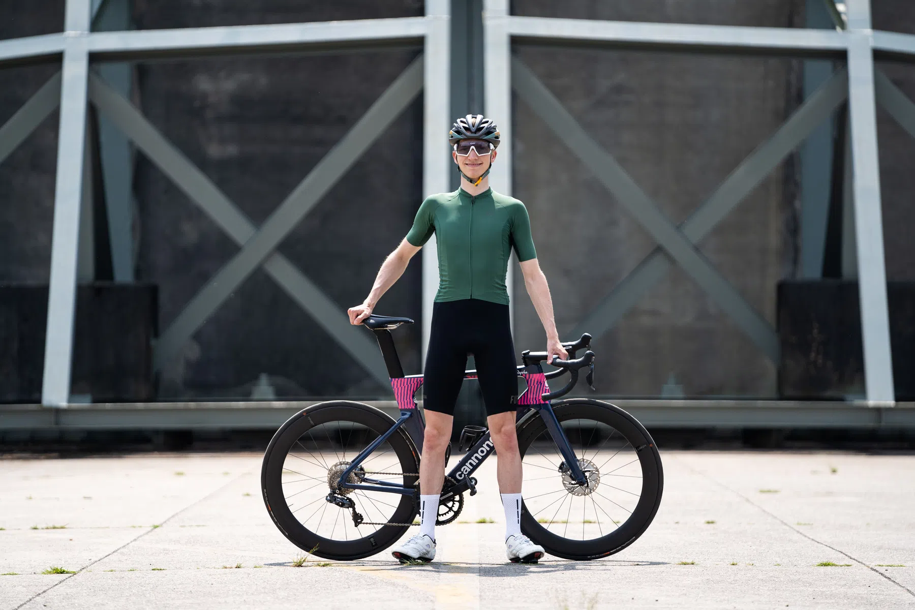 2021-06-09 Gijs Ferkranus _ TRLS - Bicycling Kleding Shoot Vliegbasis Soesterberg-00424.jpg
