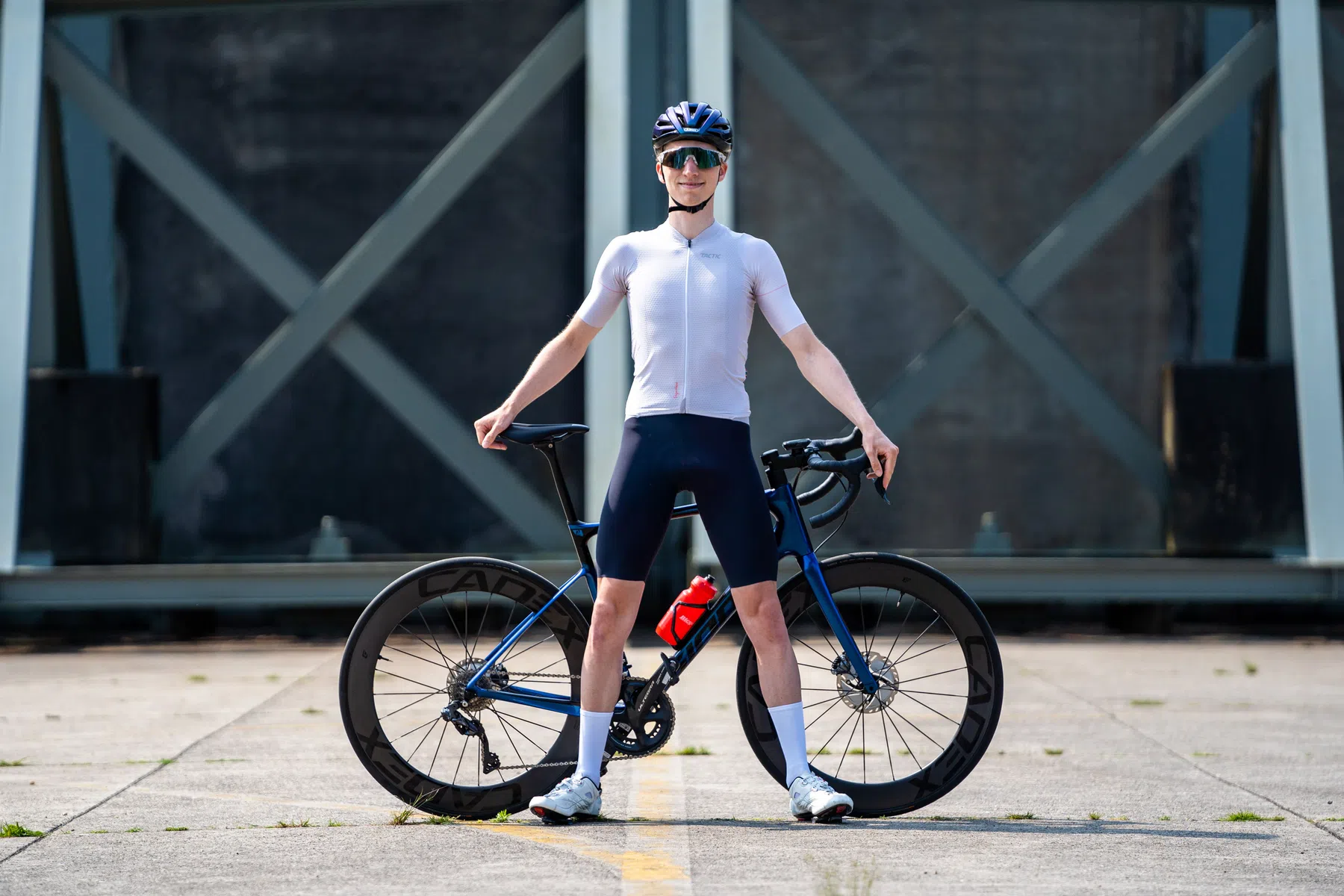 2021-06-09 Gijs Ferkranus _ TRLS - Bicycling Kleding Shoot Vliegbasis Soesterberg-09960.jpg