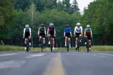 Thumbnail for article: De grote zomerkleding test 2021 - 39 fietsbroeken en wielershirts getest