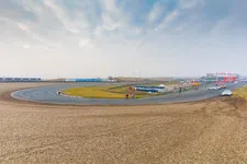 Thumbnail for article: Dit is waarom een F1 coureur regelmatig op de fiets stapt