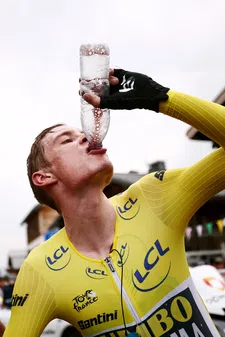 Thumbnail for article: Waarom drinken renners na de etappe een halve liter kersensap?
