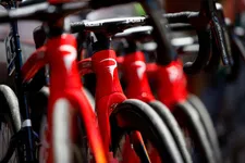 Thumbnail for article: Dieven stelen voor € 250.000 aan fietsen bij Pinarello