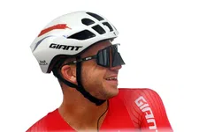Thumbnail for article: De batman-bril van Dylan Groenewegen: het duurste neusstukje ter wereld?