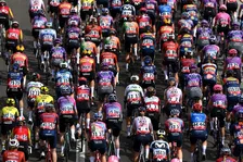 Thumbnail for article: Fietsen in een peloton voor beginners: Essentiële tips en technieken