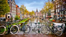 Thumbnail for article: Racefiets versus stadsfiets: wat is je gemiddelde snelheid tijdens het fietsen?