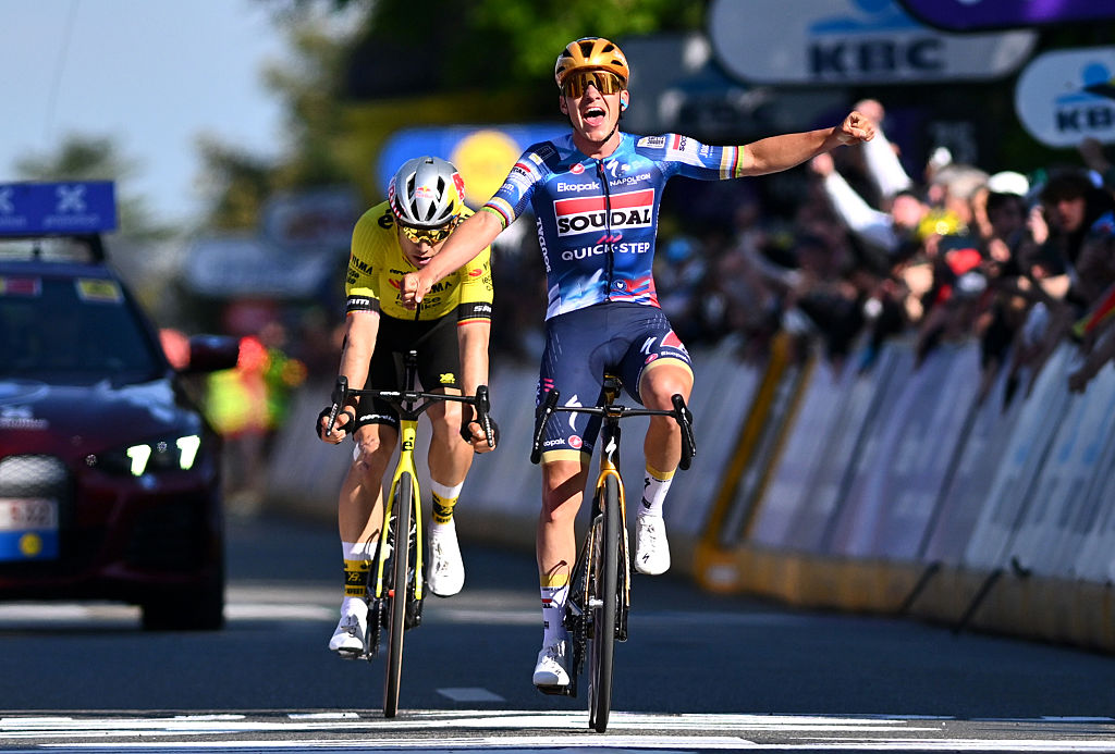 Remco Evenepoel wint Brabantse Pijl 2025