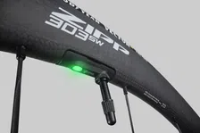Thumbnail for article: Deze nieuwe Zipp wielen hebben een ingebouwde bandendruk-sensor - is dat zinvol?