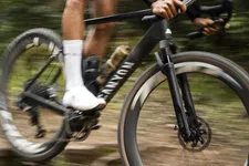 Thumbnail for article: Nieuwe Canyon Grail RIFT introduceert speciale verende gravel voorvork 