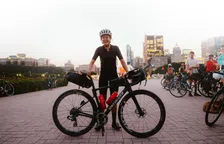 Thumbnail for article: Lael Wilcox verbetert wereldrecord rond de wereld op de fiets
