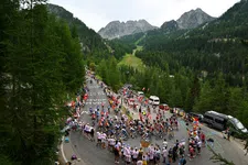 Thumbnail for article: Dit zijn de zwaarste beklimmingen van de Tour de France 2025