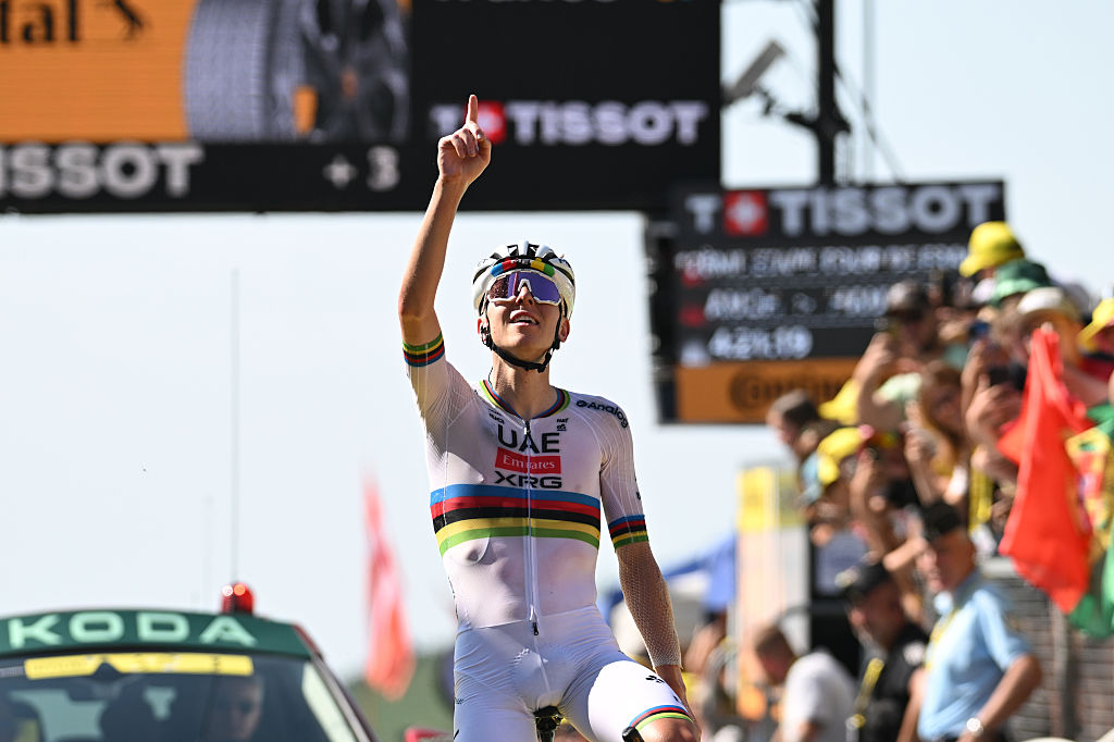 Tadej Pogacar wint etappe 12 Tour de France