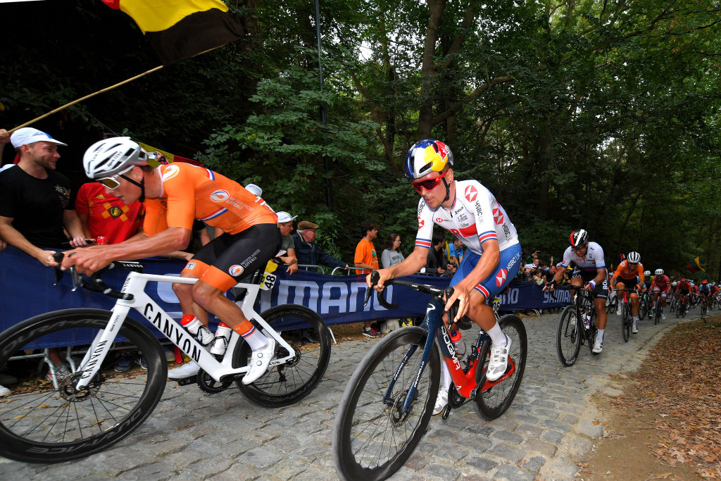 UCI voert GPS-trackers in op WK wielrennen 2025 na tragisch overlijden Muriel Furr