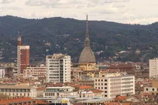 Thumbnail for article: Waarom start de Vuelta 2025 in Italië?