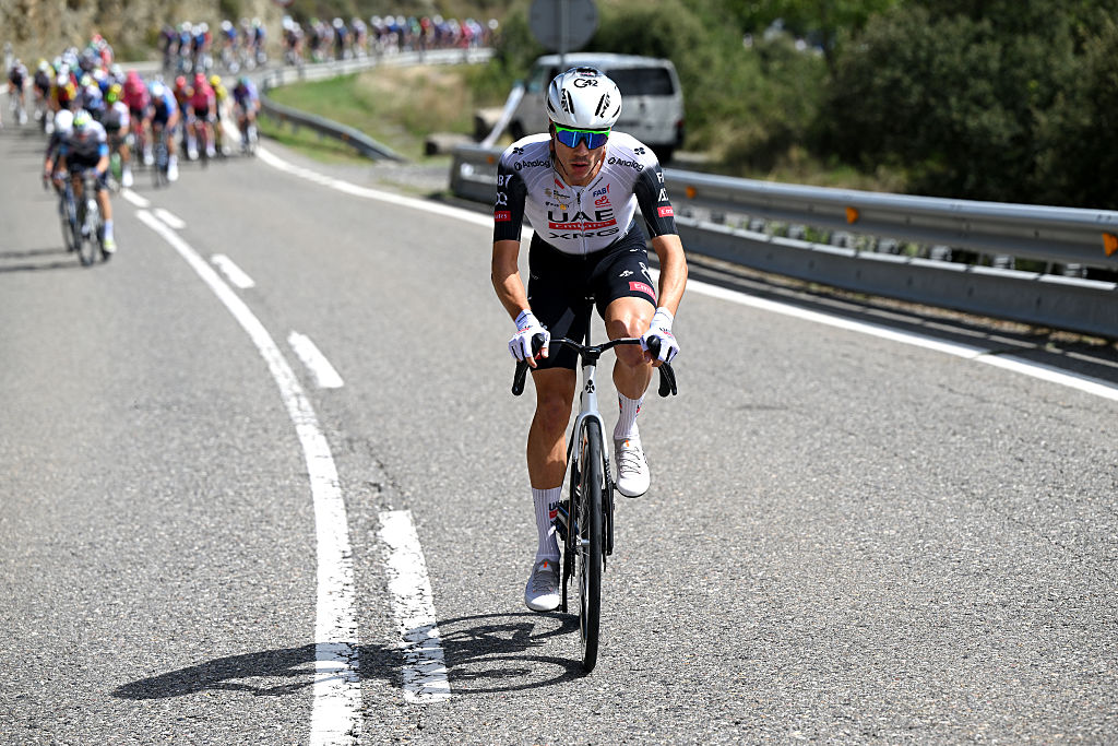 Juan Ayuso toont veerkracht en wint etappe 7 La Vuelta 7 2025