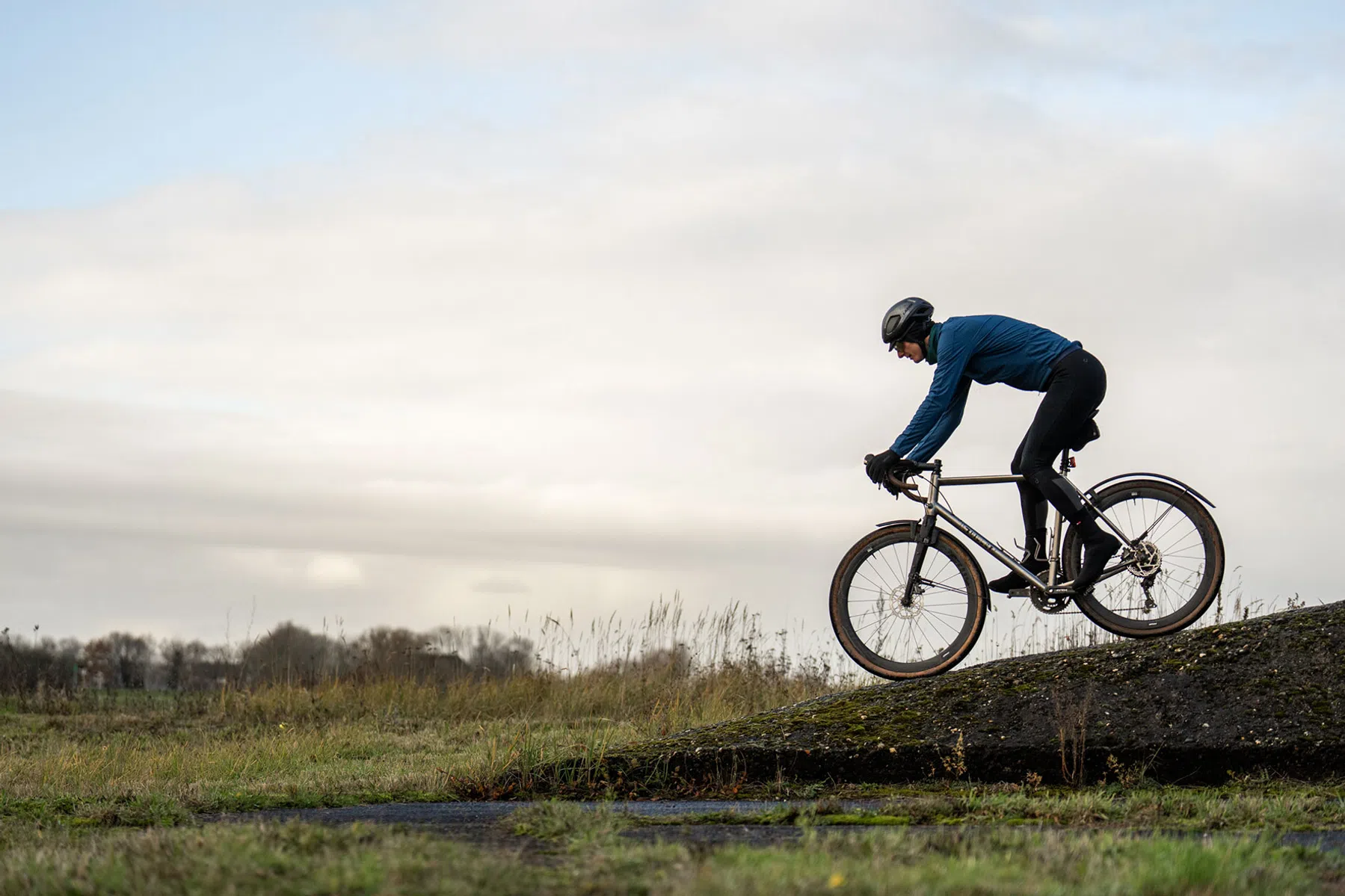 Fietsen in de herfst: hoe ga je om met kou, regen en wind