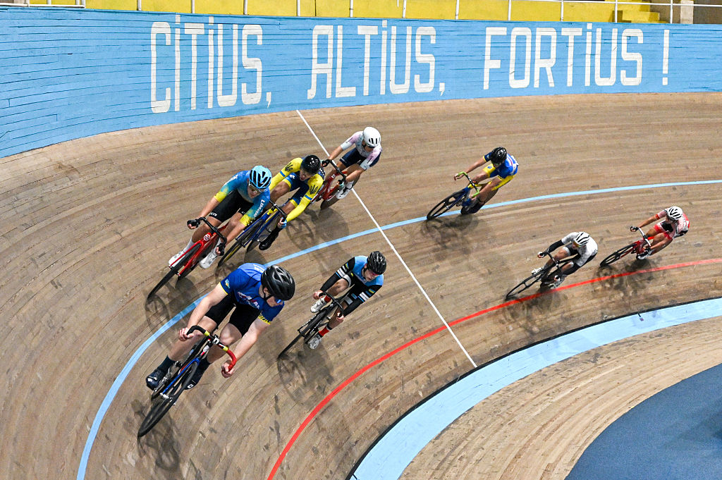 Fietsen in herfst en winter? Denk eens aan baanwielrennen