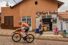 Thumbnail for article: Thymen Arensman: “De warmte, de hoogte… dit WK voelt heel anders dan in Europa”