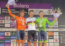 Thumbnail for article: Van asfalt naar grind: Waarom WorldTour-renners domineren in gravelraces