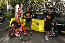 Thumbnail for article: Spul van de profs: Garage sale bij Visma | Lease a Bike en Unibet Tietema Rockets