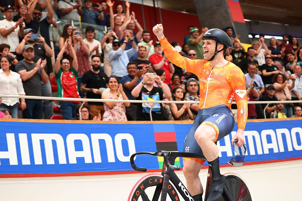 Diepe, diepe buiging voor Harrie Lavreysen