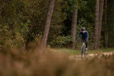 Thumbnail for article: Review: Ciovita Sentinel Bibshorts en Long Sleeve Thermal Jersey