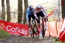 Thumbnail for article: De 5 mooiste crossduels tussen Van der Poel en Van Aert