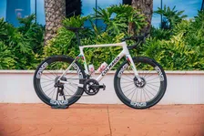 Thumbnail for article: Colnago onthult G4-X kampioensfietsen voor Vermeersch en Magnaldi