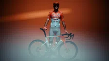 Thumbnail for article: INEOS Grenadiers presenteert oranje-witte teamkit voor 2026