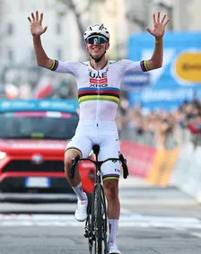 Thumbnail for article: Tadej Pogačar’s onstuitbare aanvalskunst: waarom hij van veraan gaat