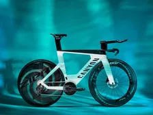 Thumbnail for article: Canyon lanceert Speedmax Road to Roth Edition triathlonfiets