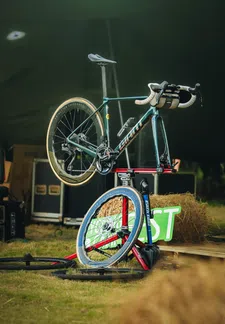 Thumbnail for article: Als aanbod stijgt, daalt de prijs: Dat geldt niet voor de racefiets