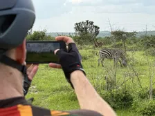 Thumbnail for article: Gravelen in Oeganda tussen de giraffen