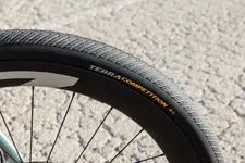 Thumbnail for article: Continental introduceert snelle gravelband: Terra Competition