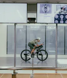 Thumbnail for article: Specialized windtunnel test: welke haarstijl is het snelst?