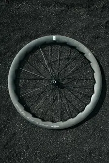 Thumbnail for article: Fulcrum introduceert Sharq GR en Soniq GR: voor gravel racing