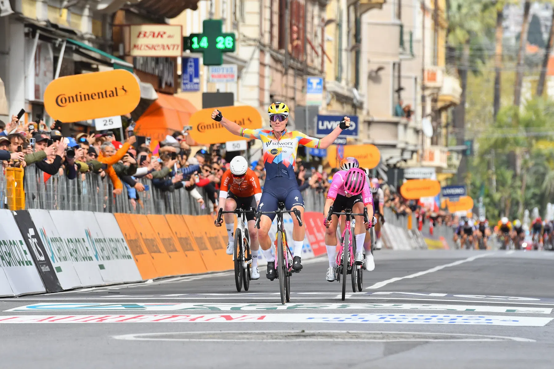 Pieterse sterk, Kopecky wint Milaan-Sanremo