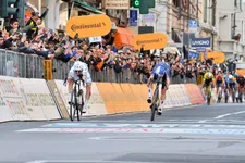 Thumbnail for article: Foto van de week: Van valpartij naar overwinning in Milaan-Sanremo 2026