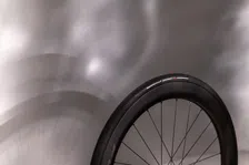 Thumbnail for article: Pirelli lanceert nieuwe P ZERO™ Race TLR SL-R-band