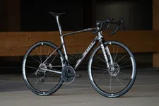 Thumbnail for article: Scott Addict onder 5 kilo: is de UCI-gewichtslimiet eindelijk achterhaald?