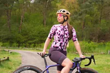 Thumbnail for article: Review: Santini UNICO fietsshirt en Santini UNICO Edge fietsbroek