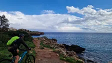 Thumbnail for article: Elektrisch en spierkracht: Mountainbiken op Mallorca