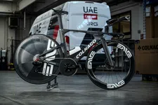 Thumbnail for article: Dit is de nieuwe tijdritfiets van Tadej Pogačar in de Ronde van Romandië 2026