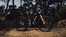 Thumbnail for article: CANYON lanceert nieuwe LUX WORLD CUP CFR XC mountainbike