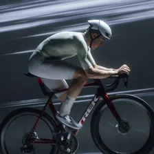 Thumbnail for article: Santini en Mads Pedersen lanceren aerodynamische Momentum Series