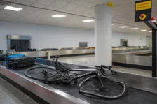 Thumbnail for article: De luchthaven is in wezen één grote fietsvernielmachine