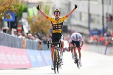 Thumbnail for article: Terugblik: Koen Bouwman wint in Potenza in Giro d'Italia 2022 etappe 7
