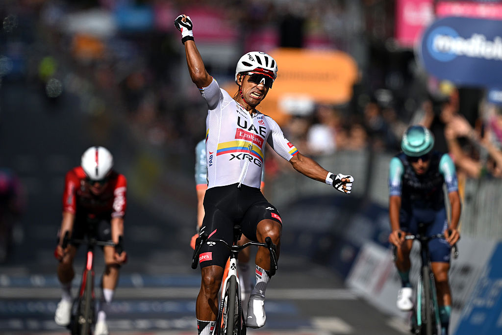 Jhonatan Narvaez wint 4e etappe Giro d'Italia 2026 na zinderende etappe