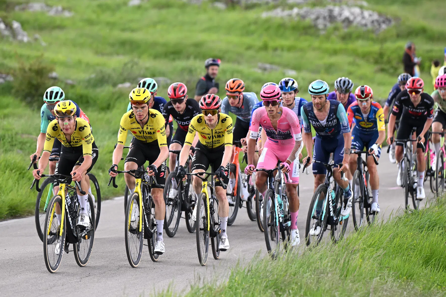 Giro 2026: chaos en klimmers in de eerste week op Italiaanse bodem