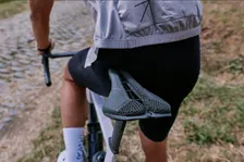 Thumbnail for article: Waarom hebben racefietszadels een gleuf?